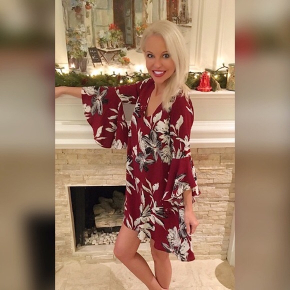 Floral print open back bell sleeve dress! Stunning - Picture 3 of 3